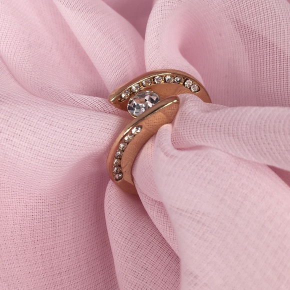ROSE GOLD RING WITH WHITE SAPPHIRE - Picture 4 of 8